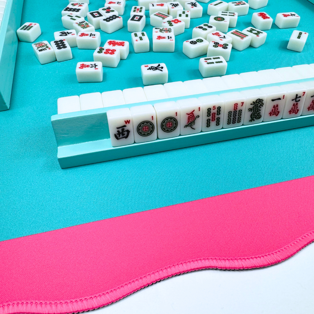 MINI MAHJONG MAT - 21" x 21": Pink Center- Blue Scallop